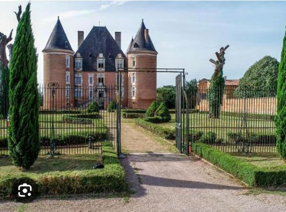 Maison A Saint Elix Le Chateau Luaran gambar